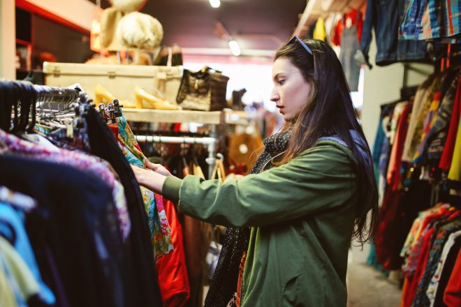 Nákup v sekáči již není ostuda, ale trend, říká majitel prodejny oděvů z druhé ruky