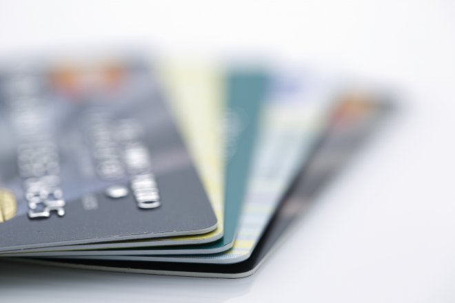 Hlídejte si pojistky u platební karty. Ty nejlevnější kryjí jen málo rizik
