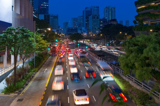 V Singapuru vlastní auto jen skuteční boháči. Ostatní jezdí hromadnou dopravou