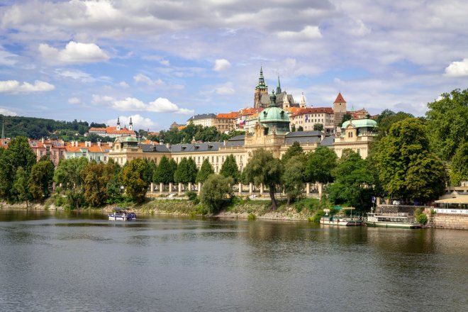 Praha, Pražský hrad, sídlo vlády ve Strakově akademii