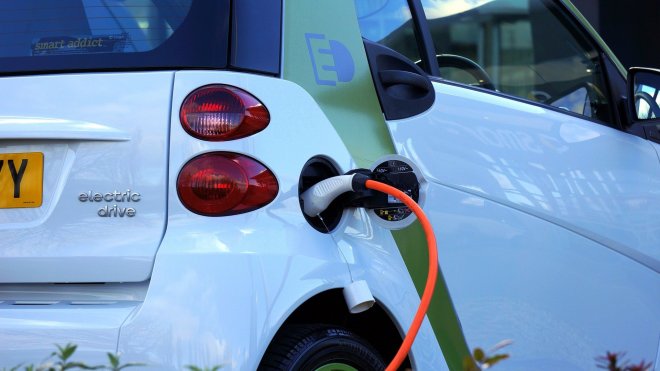 Velké automobilky přijdou v USA o daňové úlevy pro elektromobily. S jednou výjimkou