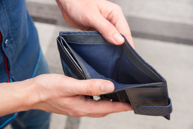 Obavy českých domácností z vývoje vlastní finanční situace se v únoru výrazně zvýšily