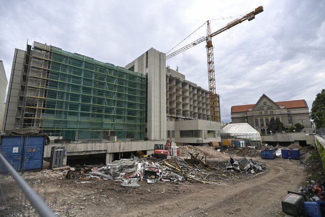 Probíhající rekonstrukce hotelu Intercontinental a jeho okolí
