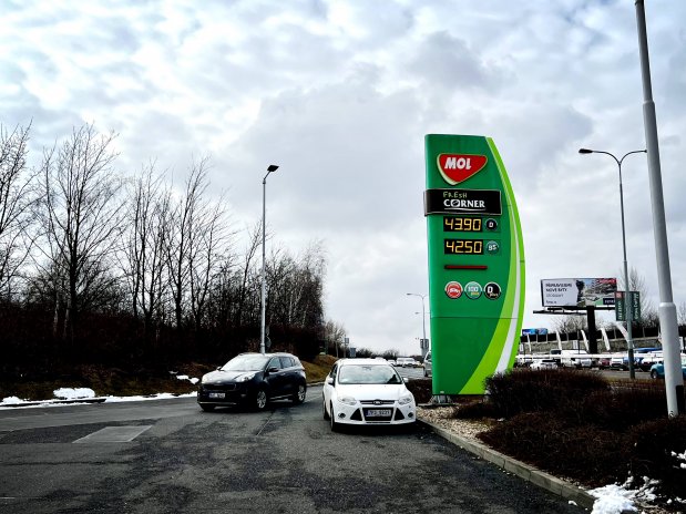Ceny benzinu začaly dramaticky růst krátce po startu válce na Ukrajině