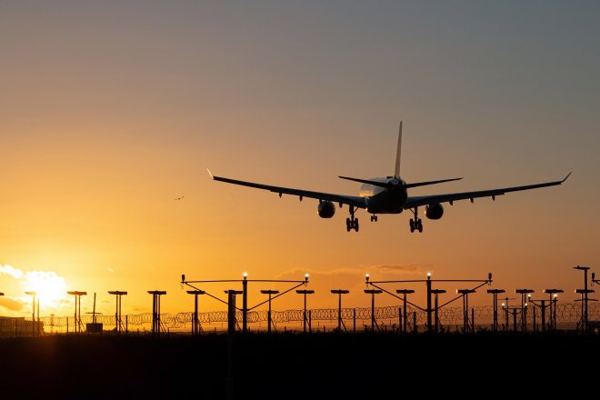 Světové aerolinky zlepšily výhled na příští rok, čekají tržby přes bilion dolarů