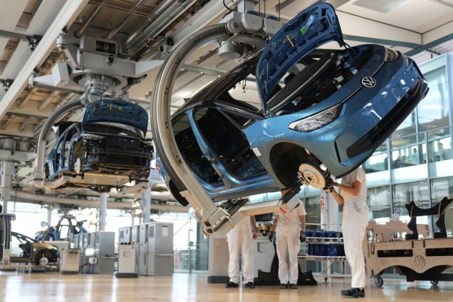 Německý automobilový průmysl čeká výraznější úbytek pracovních míst, než se dosud čekalo