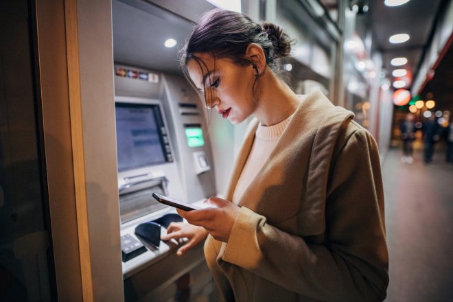 Síť sdílených bankomatů se rozšiřuje o dvě další banky