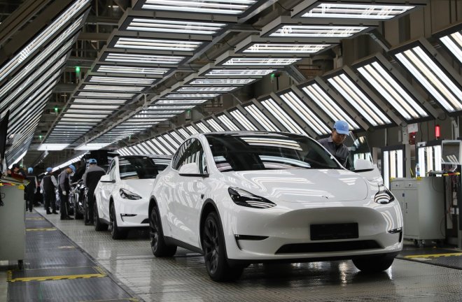 Výroba vozů Tesla v Číně