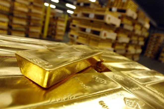 Cena zlata se znovu vyšplhala nad 2000 dolarů za troyskou unci