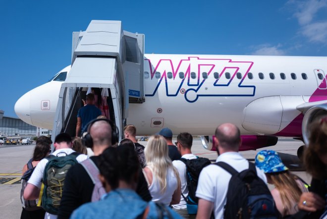 Wizz Air prchá z Abú Zabí. Akcie nízkonákladovky padají
