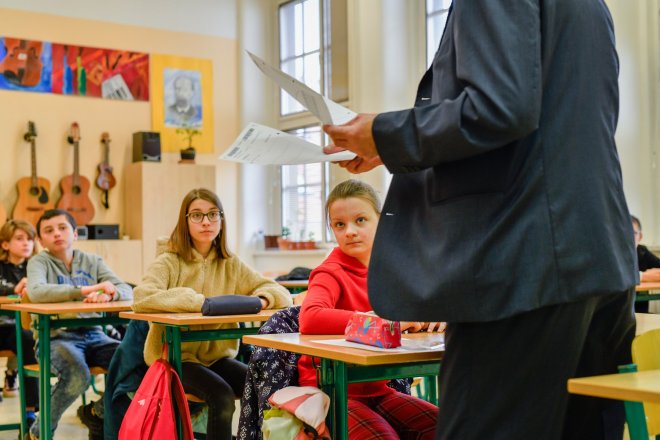 Školské odbory mluví o stávce, protože vláda neslíbila, že navýšení platů půjde do tarifu.