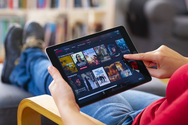 Sdílíte v Česku Netflix s někým v zahraničí? Máte smůlu, televize spustila první zátah ve čtyřech zemích