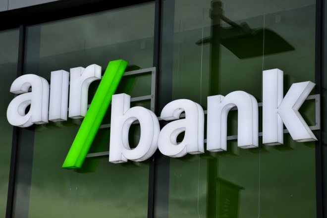 PPF chce rozhýbat peníze klientů Air Bank. Spoléhá na Semotana a Hudce