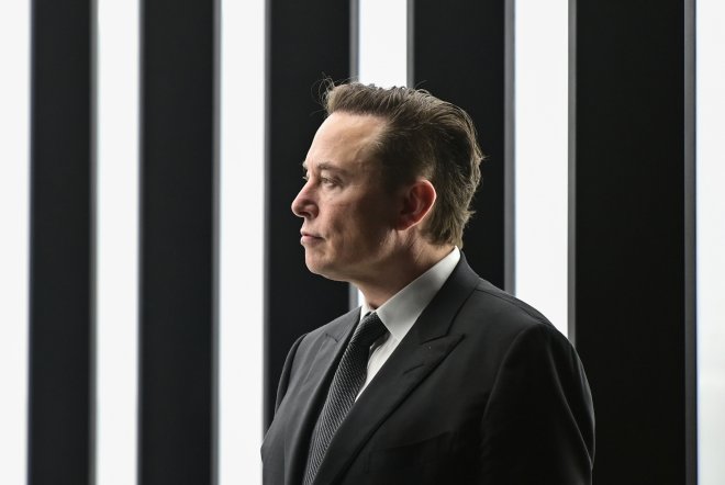 Elon Musk sehnal sedm miliard na Twitter. Přispěl šéf Oraclu, Binance i saúdský princ