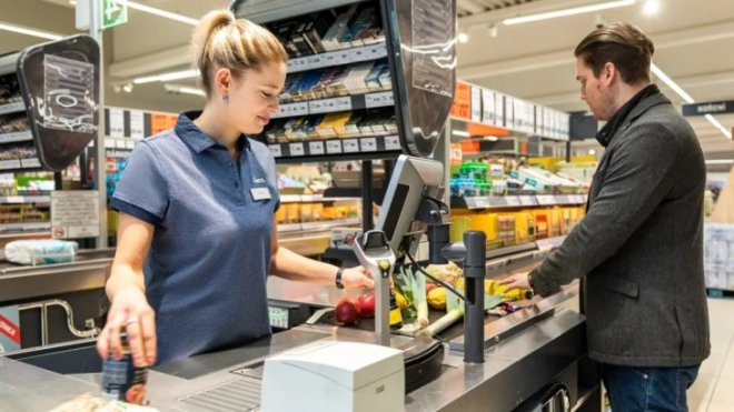 Lidl navyšuje mzdy. Ani ostatní řetězce nezůstávají pozadu