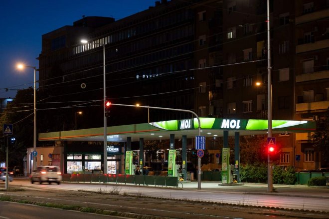Sedm litrů nafty měsíčně zdarma. Maďarská vláda kvůli drahé ropě zadotuje majitele dieselů