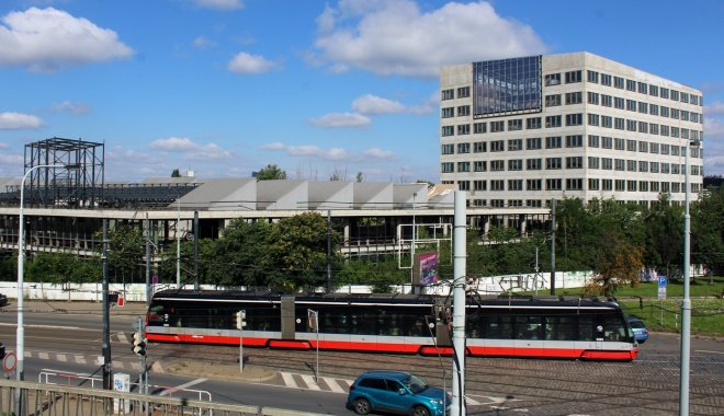 Nedostavěné Centrum Palmovka u stejnojmenné křižovatky v pražské Libni 15.7.2022. Nedostavěná budova, kde měla sídlit radnice Prahy 8, bude dostavěna a měla by se do ní přestěhovat agentura Evropské unie pro vesmírný program EUSPA - European Union Agency For The Space Programme.