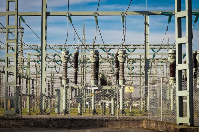 Provozovatel energetické přenosové soustavy ČEPS odpojil během Velikonočního pondělí stovky tuzemských fotovoltaických elektráren na dvě hodiny od sítě.