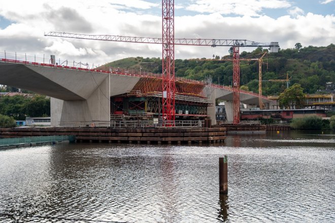 Dvorecký most v době výstavby