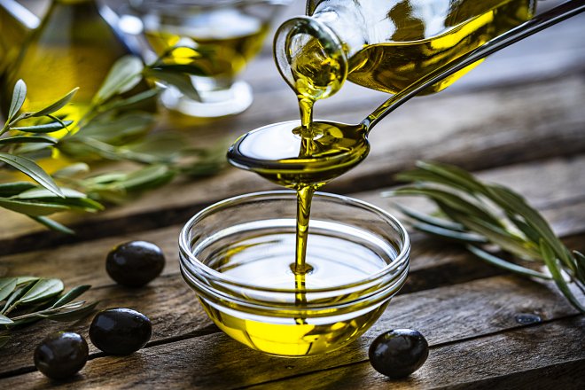 Tekuté zlato. Cena olivového oleje vystřelila na 26leté maximum