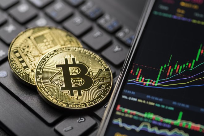 Další rekord. Obří nákupy vyhnaly cenu bitcoinu nad 118 000 dolarů