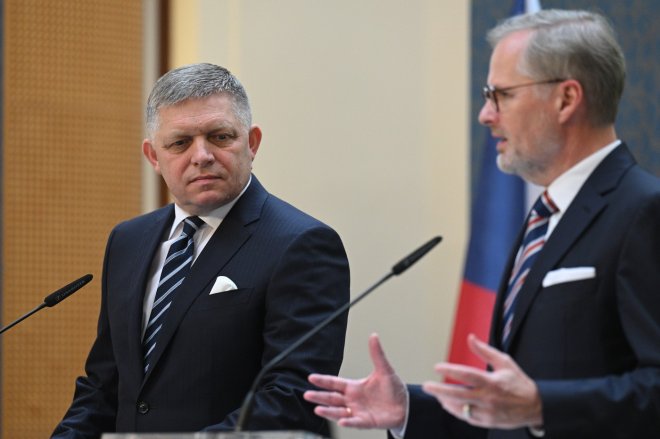 Slovenský premiér Robert Fico a český premiér Petr Fiala