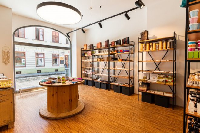Zdravá výživa, vůně Orientu i český design. Tohle jsou nejlepší prodejny června