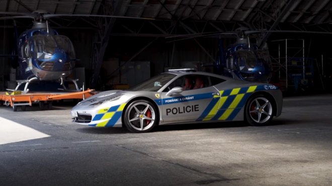Dopravní policie začne od 25. července využívat vozidlo Ferrari F142-458 Italia, sloužit má především při boji s mezinárodními ilegálními závody