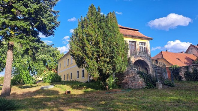 Barokní zámek u Žatce je na prodej