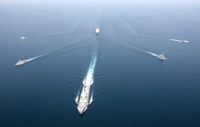 námořní cvičení v Hormuzském průlivu