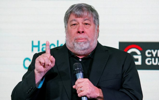 Umělá inteligence ztíží odhalování podvodů a dezinformací, varuje ikona Applu Wozniak.