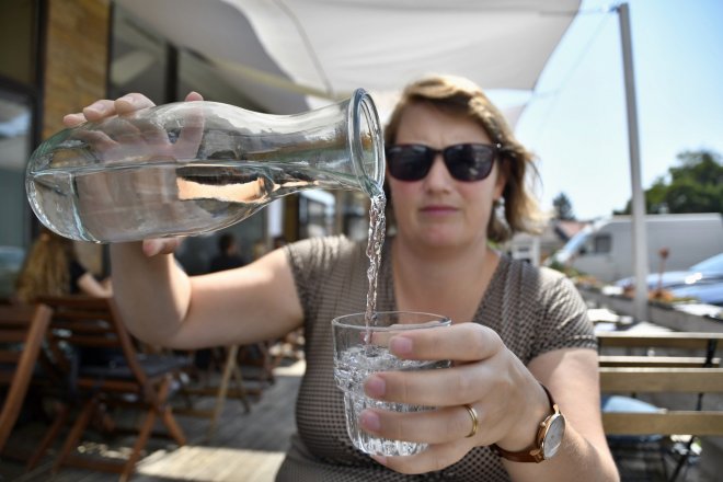 Pijete málo? I mírná dehydratace může rozhodit mozek i energii