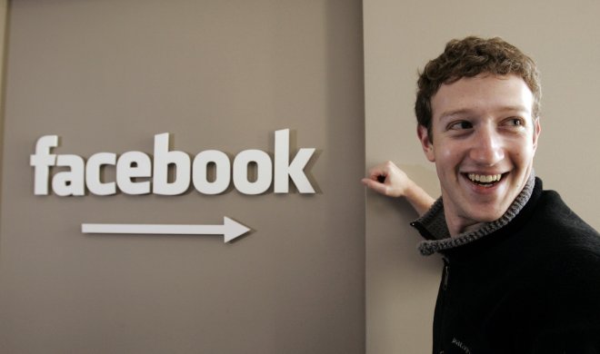 Mark Zuckerberg slaví 750 milionů uživatelů Facebooku v roce 2007