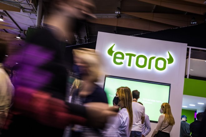 Makléř eToro souhlasí s prodejem akcií za 120 milionů dolarů na sekundárním trhu