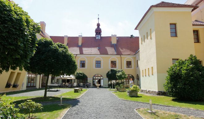 Zámek Čechtice