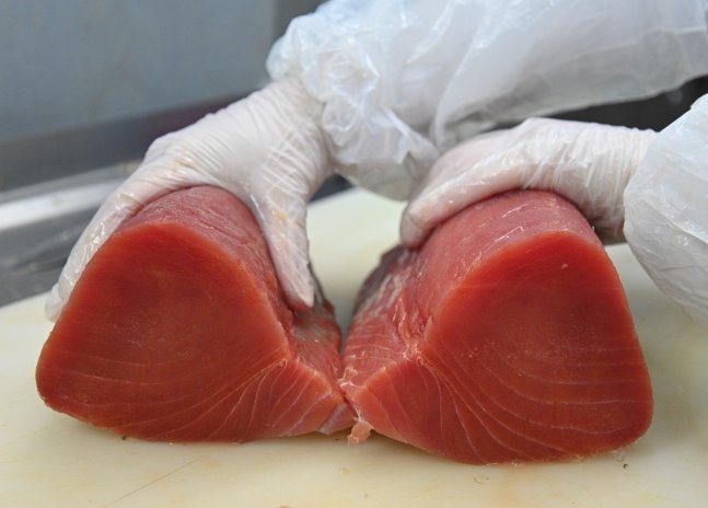 Naporcovaný tuňák na japonském trhu