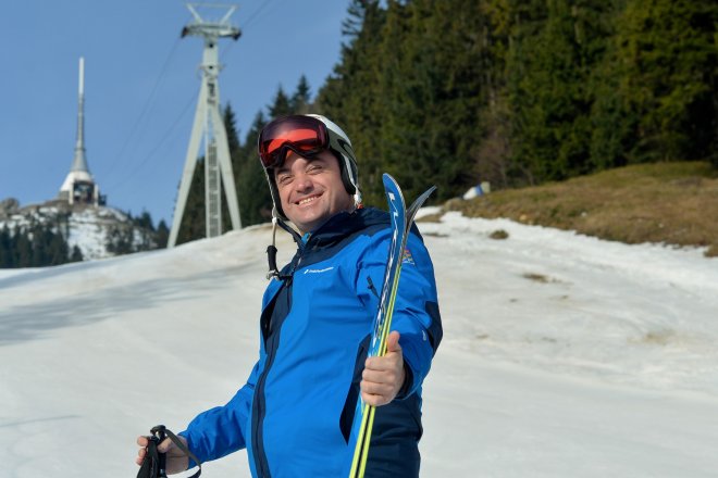 Igor Rattaj z Tatry Mountain Resorts při lyžování na Ještědu.