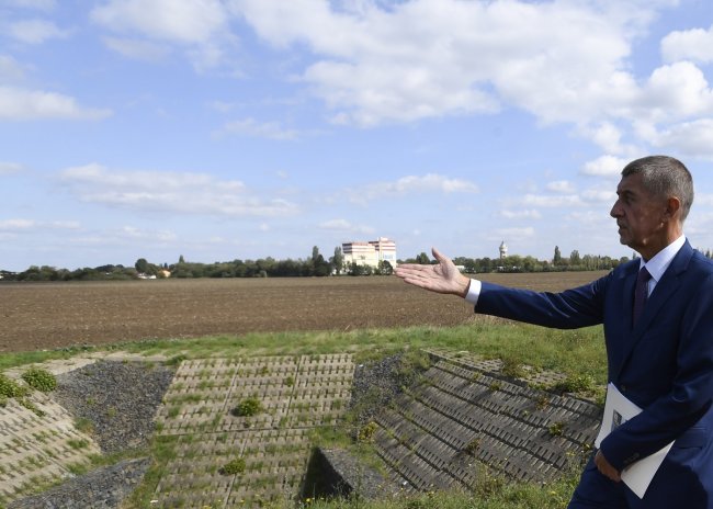 Bbiš na snímku z roku 2019, když chtěl na pozemcích u metra v Letňanech stavět vládní čtvrť.