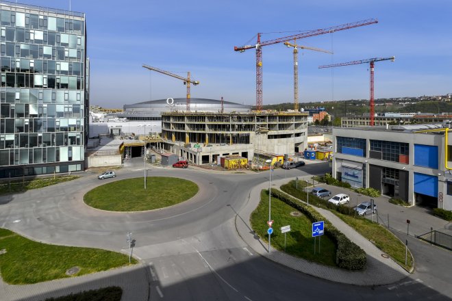 Kellnerová kupuje od Pražáka developerské projekty u O2 areny