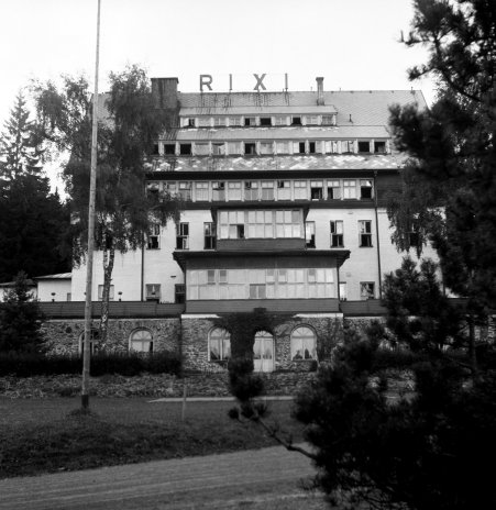 Bývalá armádní zotavovna v srdci Šumavy je opět bez kupce