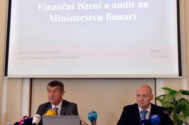 Tehdejší ministr financí Andrej Babiš a jeho náměstek Lukáš Wagenknecht (vpravo) na snímku z roku 2014.