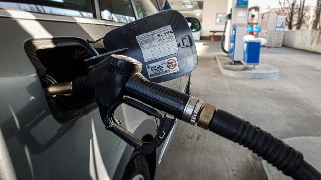 Brusel zmírní zákaz, některé spalovací motory zůstanou i po roce 2035