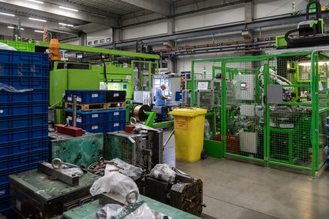 Hala výrobního závodu společnosti LUKOV Plast v Českém Dubu na Liberecku