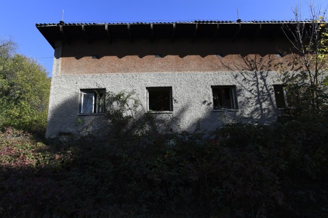Zbývající části rekreačního areálu v Rabyni na Benešovsku, který patřil zakladateli vytunelované společnosti H-System Petru Smetkovi, jdou opět do aukce.
