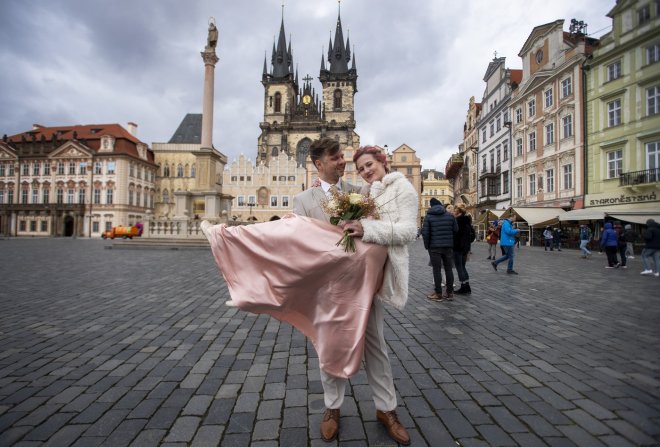 Roste zájem cizinců o svatbu v Praze, letní termíny jsou téměř plné