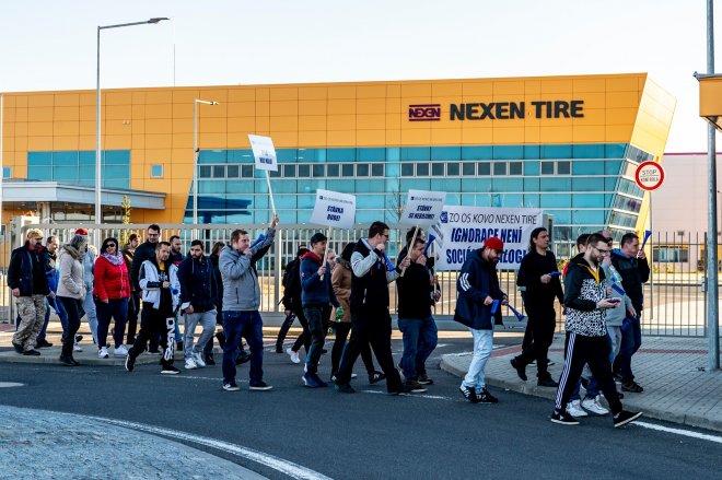 Výrobu pneu u Žatce zastaví stávka zaměstnanců. Korejský management jim nechce přidat