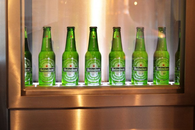 Heineken Experience Museum v Amsterdamu se nachází se v budově starého pivovaru, kde se vařilo pivo až do roku 1988. Návštěvník se zde seznámí s historií i současností výroby piva během interaktivní prohlídky. V ceně vstupenky je i ochutnávka piva. Pro jeho výrobu se používá český chmel.