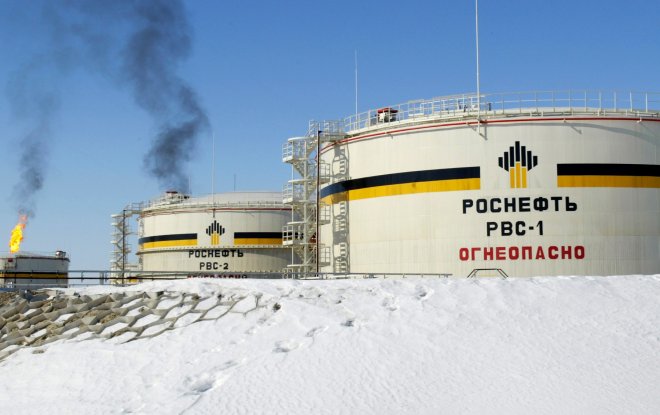 Zásobníky ropného gigantu Rosněfť na západní Sibiři.