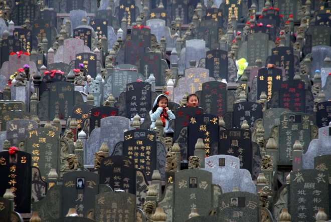 Peking přesouvá zemřelé ze země do cloudu. Kdy to přijde do Evropy?