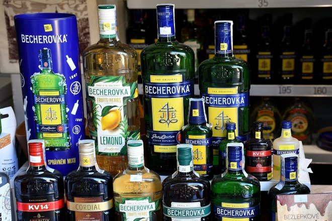 ÚOHS povolil polské nápojářské firmě Maspex koupi karlovarské Becherovky